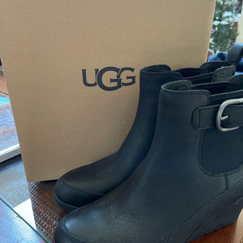 UGG Arleta Wedge Boots 9.5 New